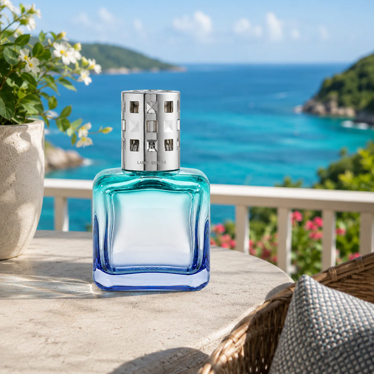 ICE CUBE Green and Turquoise Ombre Lampe Gift Set by Maison Berger - Image 6